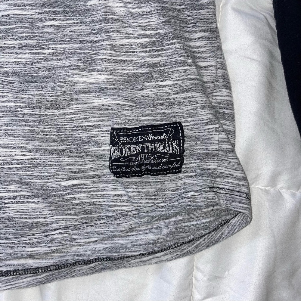 Broken Threads Raglan Top - Picture 4 of 4